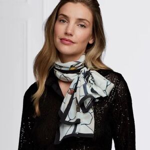 NWT Louis C. Tiffany white magnolia silk scarf, Metropolitan Museum of Art